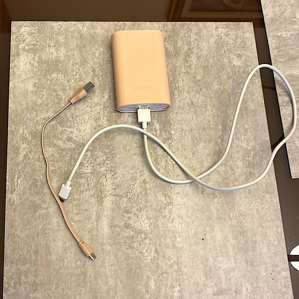 Miniso power bank with charging cords